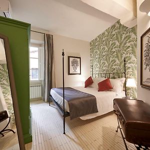 Deluxe One Bedroom Apartment